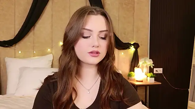 Kendra Parlow online show from December 18, 8:23 pm