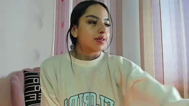 Daphne chers online show from February 22, 2:30 pm