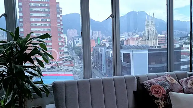 Daphne chers online show from January 7, 7:41 pm