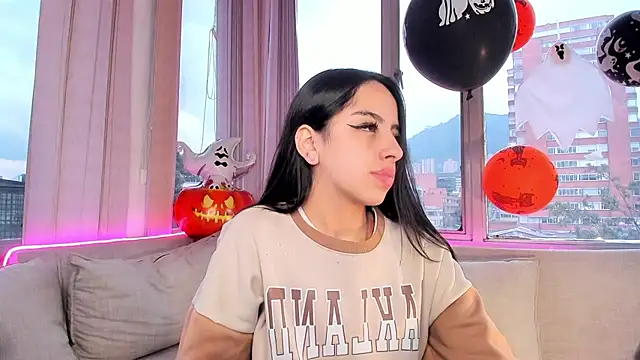 Daphne chers online show from October 31, 2:24 pm