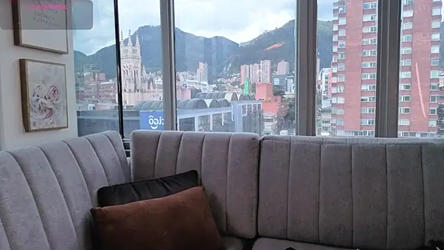 Daphne chers online show from April 1, 7:33 pm