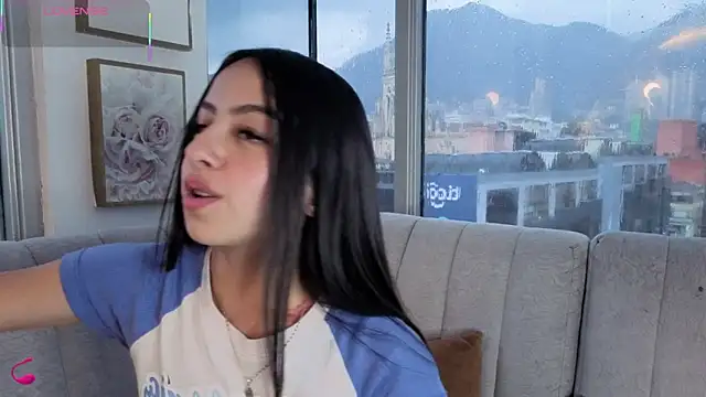 Daphne chers online show from March 10, 9:30 pm