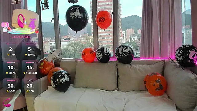 Daphne chers online show from October 28, 8:30 pm