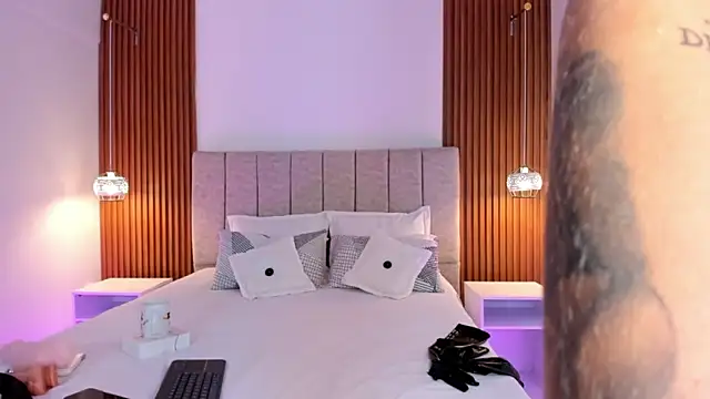 khloe-sweet online show from December 2, 1:46 pm