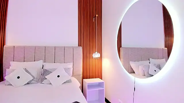 khloe-sweet online show from December 20, 12:52 pm