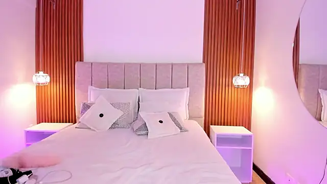 khloe-sweet online show from November 21, 1:32 pm