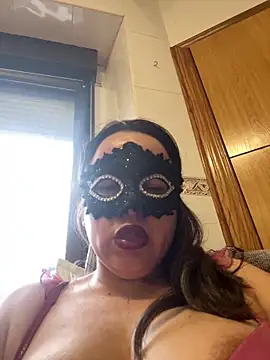 Snapshot of laarti chatting on December 18, 9:36 am laarti online show from December 18, 9:36 am