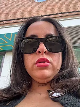 laarti online show from October 30, 3:42 pm