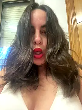 laarti online show from December 2, 4:30 pm