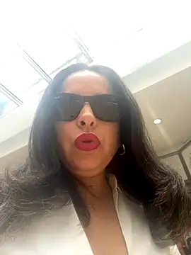 Snapshot of laarti chatting on September 10, 12:59 pm laarti online show from September 10, 12:59 pm