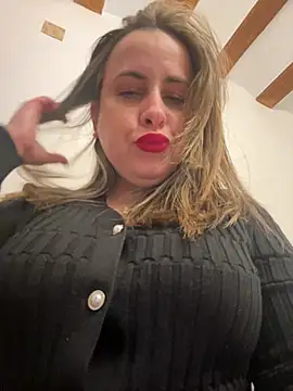 Snapshot of laarti chatting on January 12, 11:17 am laarti online show from January 12, 11:17 am