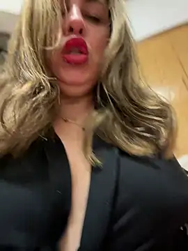 Snapshot of laarti chatting on February 24, 10:21 pm laarti online show from February 24, 10:21 pm