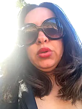 Snapshot of laarti chatting on October 7, 1:23 pm laarti online show from October 7, 1:23 pm