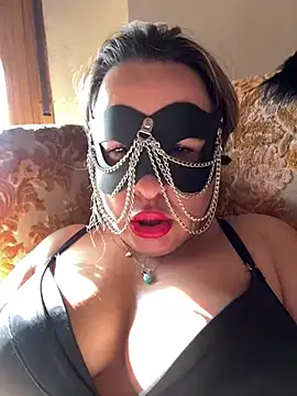 Snapshot of laarti chatting on February 25, 10:26 am laarti online show from February 25, 10:26 am