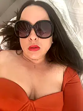 Snapshot of laarti chatting on October 16, 1:52 pm laarti online show from October 16, 1:52 pm
