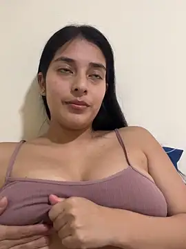 Snapshot of ariana_sweet87 chatting on February 21, 7:05 pm ariana sweet87 online show from February 21, 7:05 pm