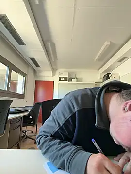 colin1277 online show from April 22, 10:33 am