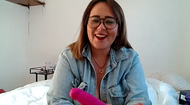 Snapshot of SweetRomina chatting on February 6, 8:56 pm SweetRomina online show from February 6, 8:56 pm