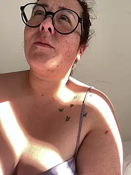 Snapshot of SweetRomina chatting on March 3, 3:30 pm SweetRomina online show from March 3, 3:30 pm