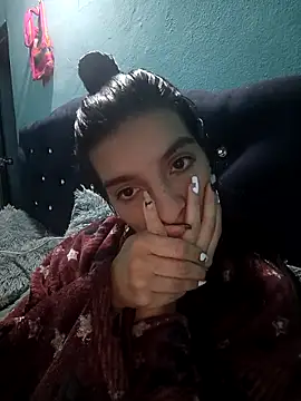 Snapshot of Ariell_Kieran chatting on November 6, 2:37 am Ariell Kieran online show from November 6, 2:37 am