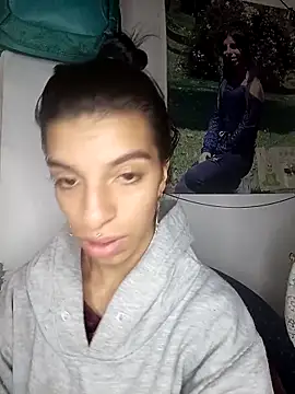 Snapshot of Ariell_Kieran chatting on October 17, 4:05 am Ariell Kieran online show from October 17, 4:05 am