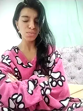 Snapshot of Ariell_Kieran chatting on February 3, 6:40 am Ariell Kieran online show from February 3, 6:40 am