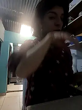 Snapshot of Ariell_Kieran chatting on December 16, 8:02 pm Ariell Kieran online show from December 16, 8:02 pm