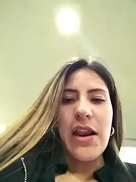 Snapshot of Andrea18_blonde chatting on March 5, 7:17 pm Andrea18 blonde online show from March 5, 7:17 pm