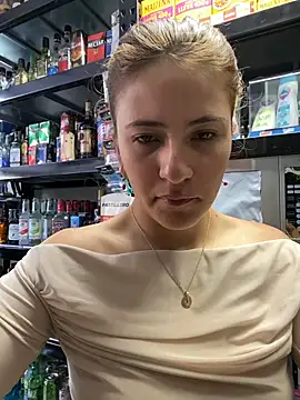 Andrea18 blonde online show from June 25, 9:09 pm