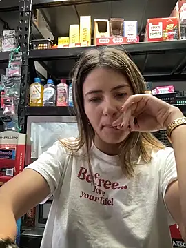 Andrea18 blonde online show from February 24, 5:03 pm