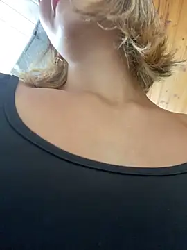 Andrea18 blonde online show from November 20, 3:34 pm