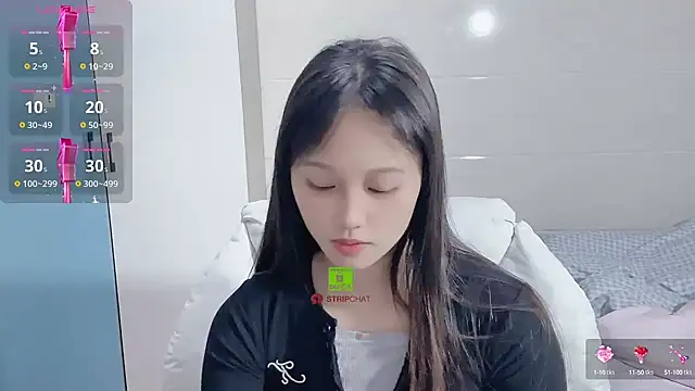 xunian71O online show from February 24, 1:02 am