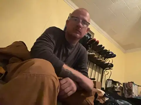 Snapshot of ClimbedCaelum chatting on November 10, 6:40 am ClimbedCaelum online show from November 10, 6:40 am