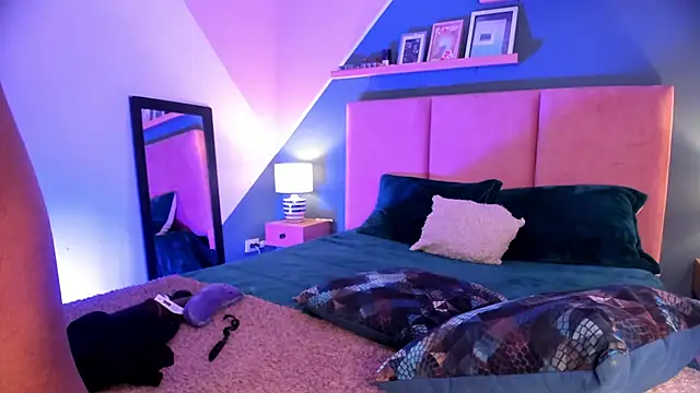 Gigi Strawberry online show from December 20, 11:40 pm