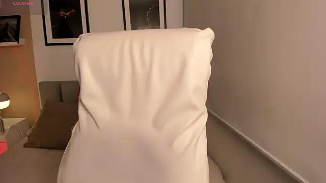 Snapshot of Gigi_Strawberry chatting on November 28, 3:17 am Gigi Strawberry online show from November 28, 3:17 am