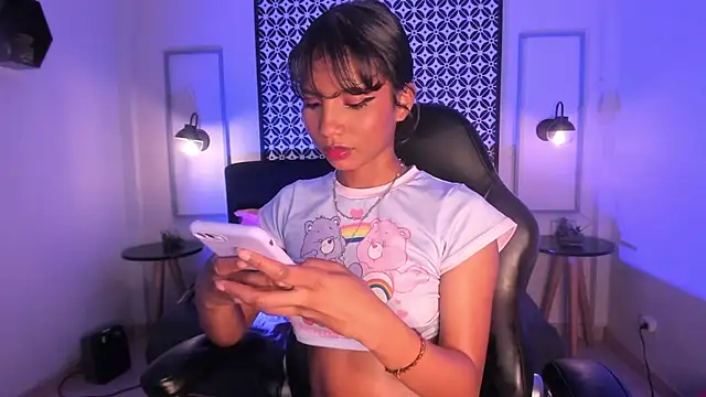 Snapshot of Gigi_Strawberry chatting on March 19, 7:51 am Gigi Strawberry online show from March 19, 7:51 am