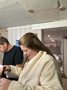 Snapshot of Lars-Lola chatting on March 1, 10:26 am Lars-Lola online show from March 1, 10:26 am