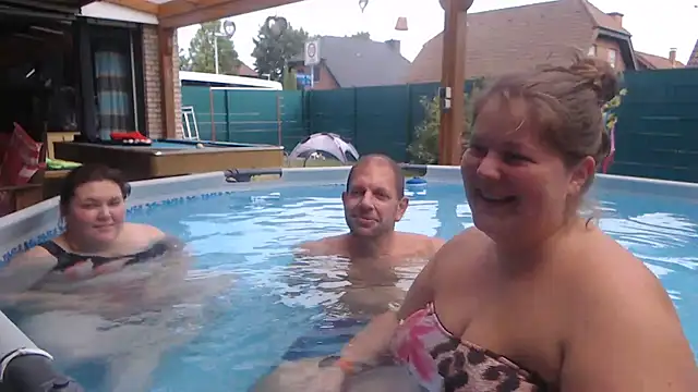 Snapshot of Lars-Lola chatting on June 28, 2:34 pm Lars-Lola online show from June 28, 2:34 pm