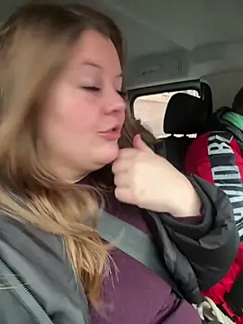 Snapshot of Lars-Lola chatting on December 2, 10:06 am Lars-Lola online show from December 2, 10:06 am