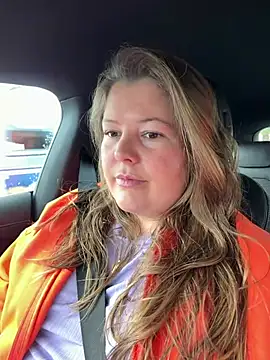 Snapshot of Lars-Lola chatting on March 20, 10:27 am Lars-Lola online show from March 20, 10:27 am