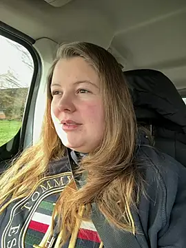 Snapshot of Lars-Lola chatting on March 8, 9:45 am Lars-Lola online show from March 8, 9:45 am