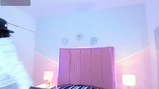 Liiam smith  online show from October 25, 12:39 pm