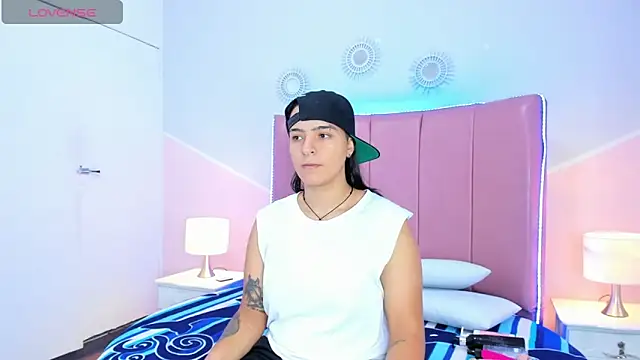 Liiam smith  online show from November 12, 12:53 pm