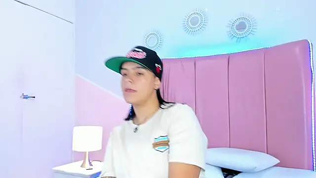 Liiam smith  online show from November 13, 1:15 pm