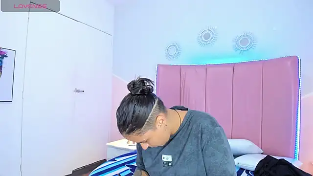 Liiam smith  online show from November 16, 12:54 pm