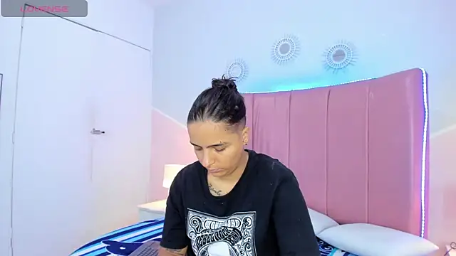 Liiam smith  online show from November 4, 2:21 pm