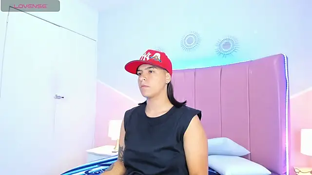 Liiam smith  online show from November 5, 1:03 pm