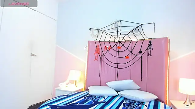 Liiam smith  online show from October 29, 1:10 pm