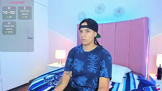 Liiam smith  online show from November 7, 1:48 pm