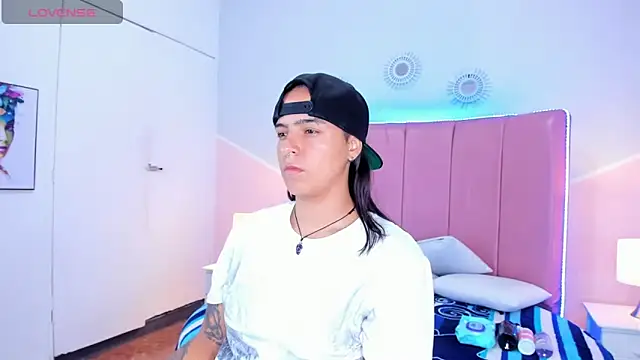 Liiam smith  online show from October 27, 1:34 pm